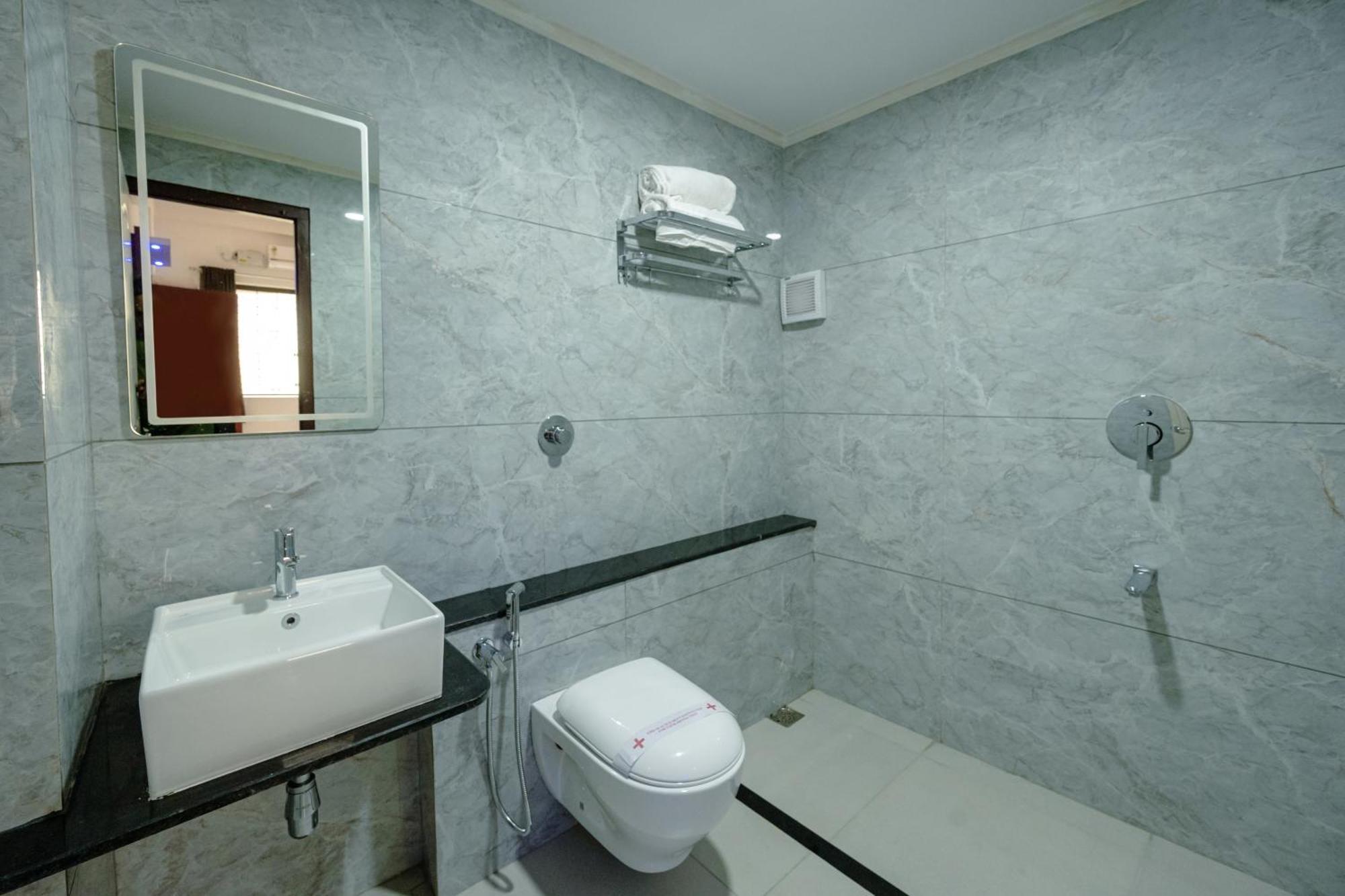 Hotel Durga International Udupi Esterno foto